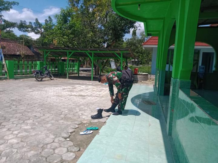 Serda Rudianto, Jalankan Ibadah Salat Dhuha Dilokasi TMMD Bojonegoro